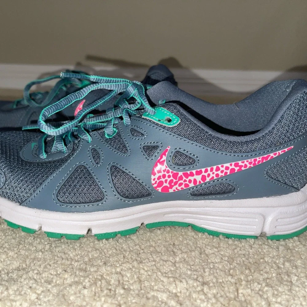 Nike Women's Gray Turquoise Sneakers with Pink Swoosh